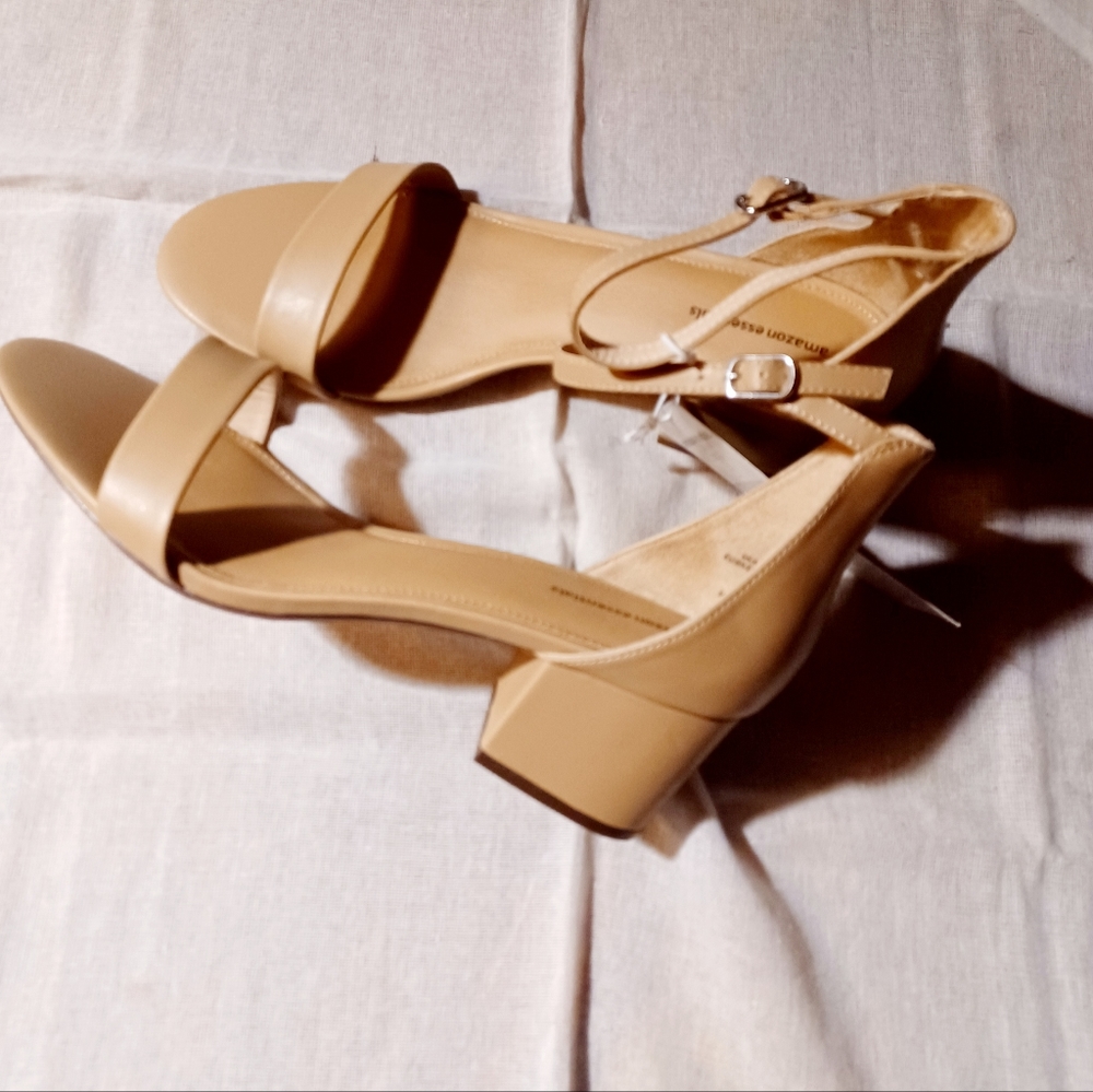 Nude Color strap block heels 11w new